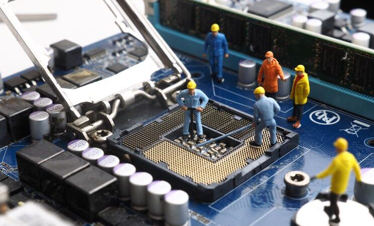 TECNICO INFORMATICO ADDETTO HELP DESK E SISTEMI IT