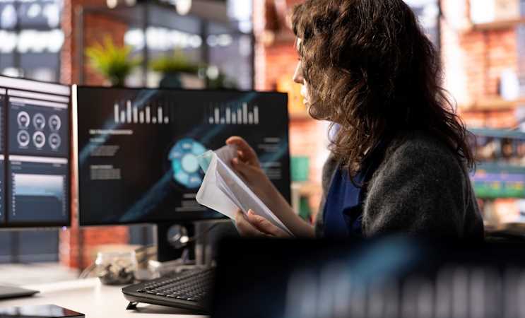 DATA ANALYST